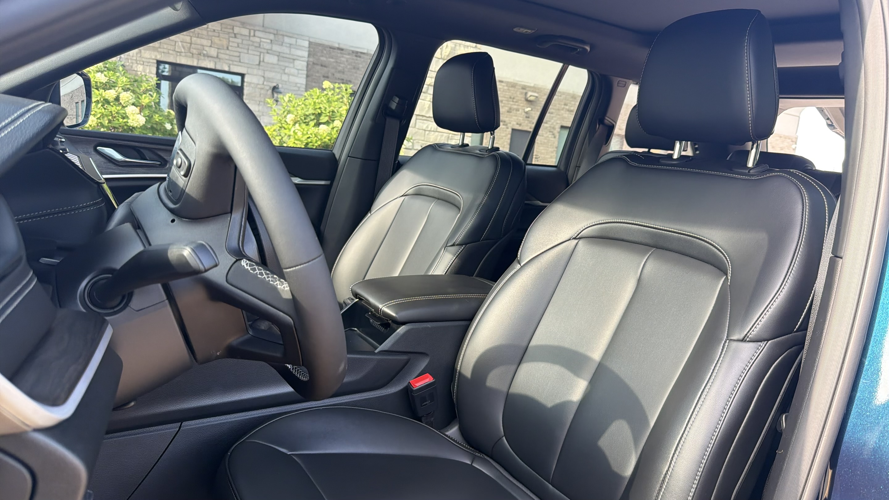 2026 Jeep Grand Cherokee Limited — Front cockpit & black leather seats